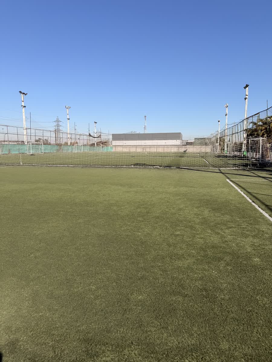 Vista panorámica de varias canchas del complejo
